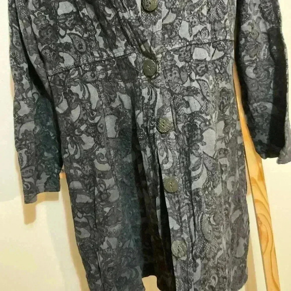 Color Me Cotton made in the U.S.A jacket with floral accents and button closure - Picture 5 of 7